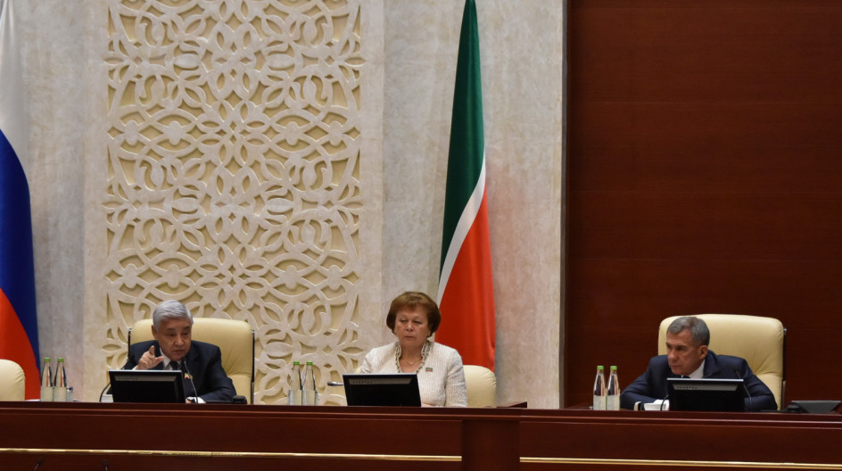 госсовет рт 2022 заседание. в татарстане приняли закон. минниханов. депутаты госсовета рт 2021 год новые. республика татарстан инициатива.