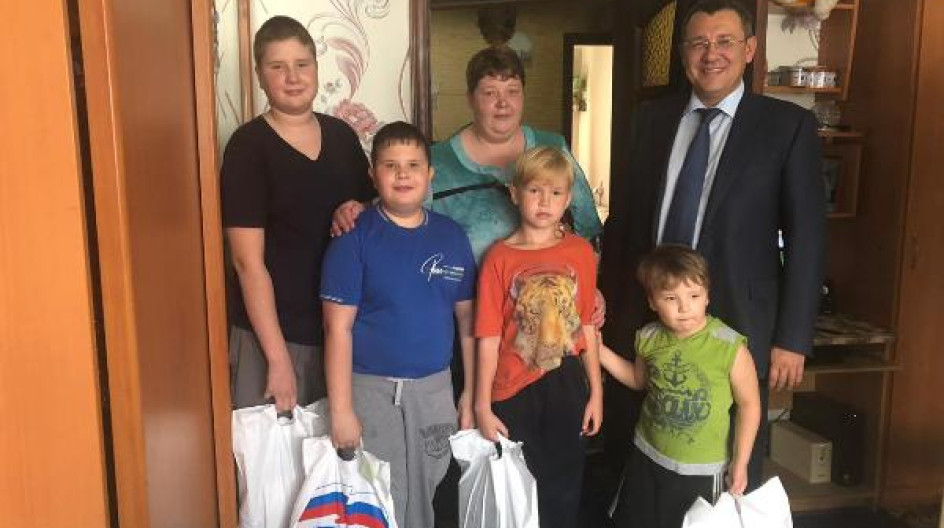фото многодетная семья хмао. многодетные семьи ханты-мансийск фото. многодетные хмао. многодетная семья в хмао жилье. опека ханты-мансийск.