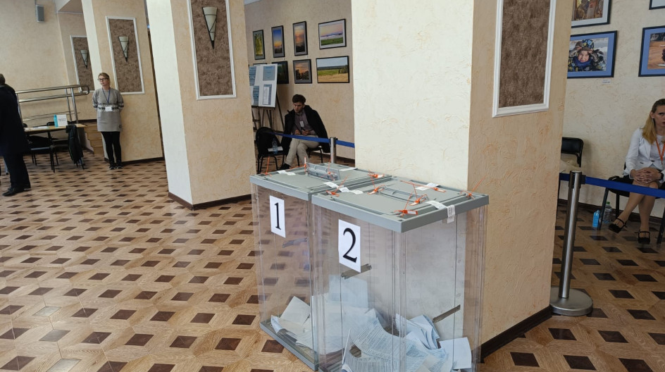 Выборы 2022. Выборы 2022 избиратели. Выборы 2022 избиратели. Выборы избирательный участок. Выборы 2022 избиратели.