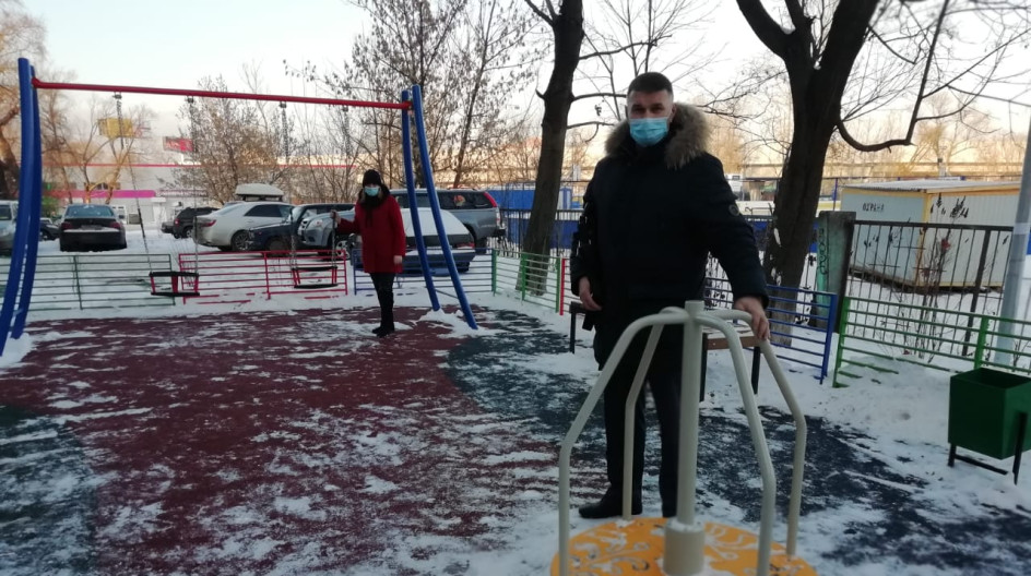 уборка детской площадки. детский сад 47 лесной городок одинцовский район. уборка детской площадки. уборка детских площадок. детская площадка уборка.