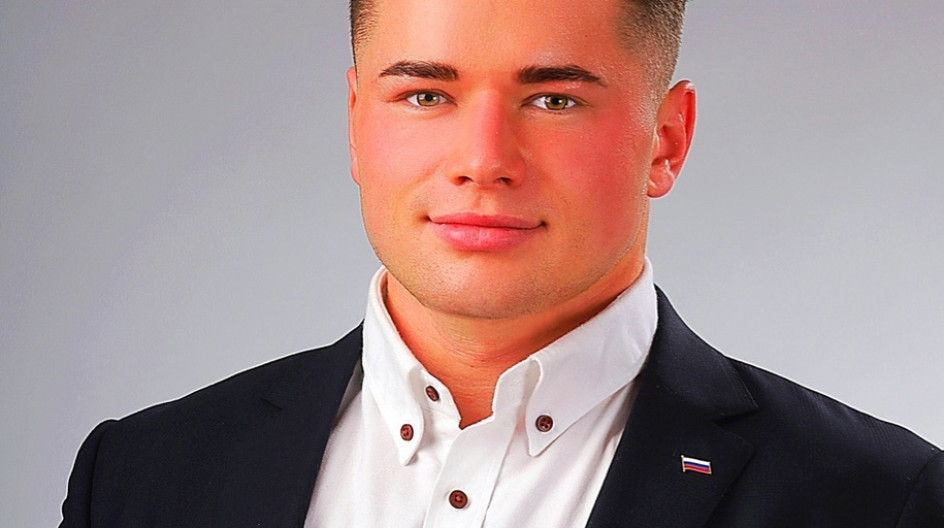 Самый красивый депутат. Самый красивый депутат. Самый красивый депутат. Самый красивый депутат. Валенчук младший киров.