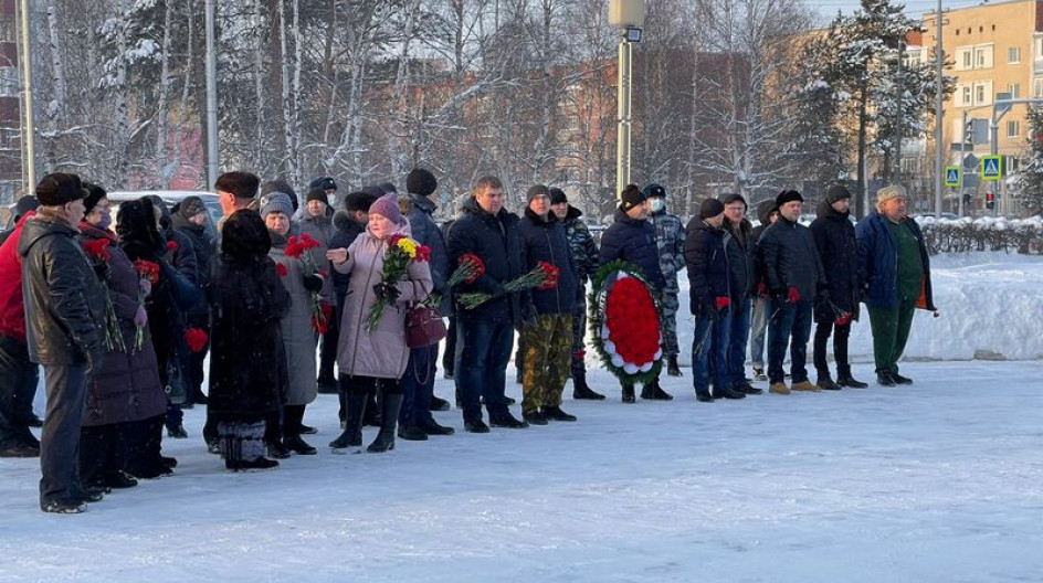 Женщины 11 декабря. В Моздоке почтили память о погибших. Сургут сегодня фото люди в декабре. Маслеева 11 декабря.