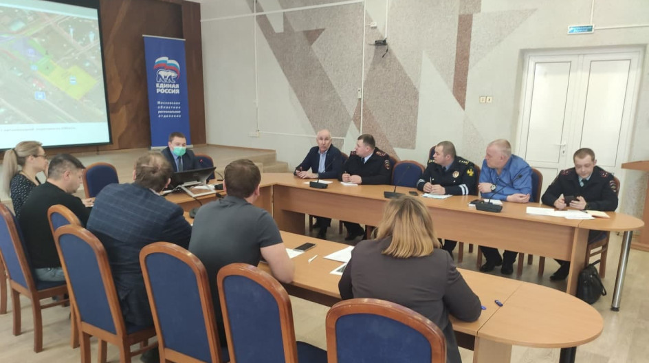 дорожная комиссия. комиссия по безопасности дорожного движения. комиссия по бдд. контроль качества ремонта дорог. асфальт тверская область.