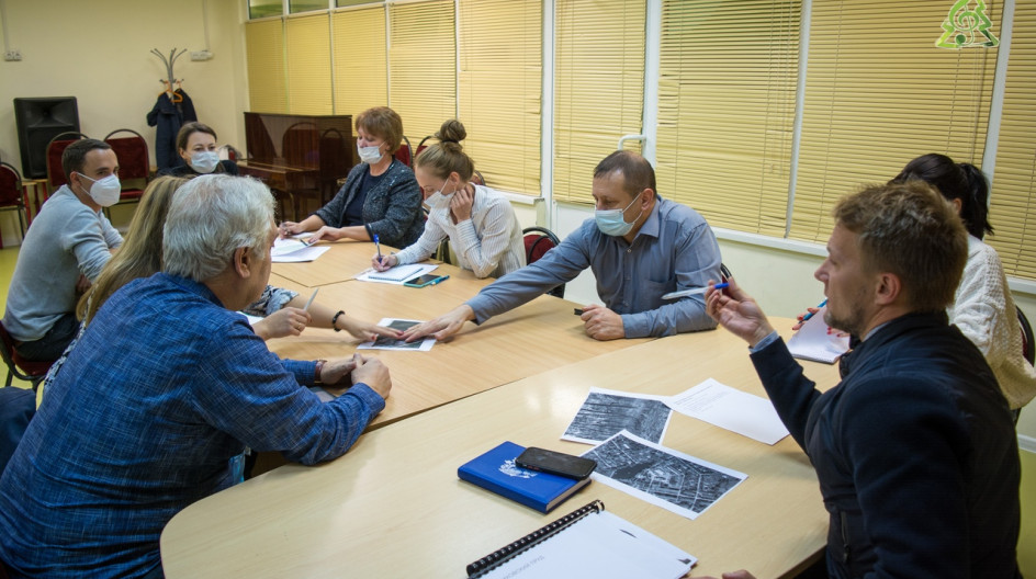 под руководством директора
