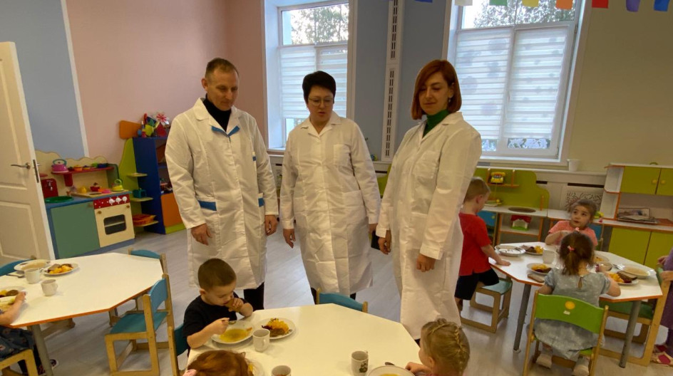 заведующий столовой. завпроизводством столовой. заведующая питанием. заведующая питанием. требуется заведующий производством.